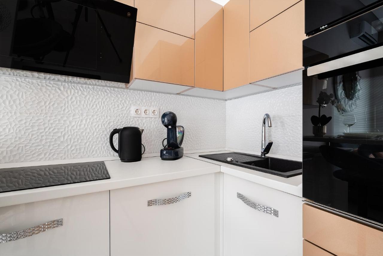 Luxury Apartment With Free Garage And Balcony In The Center Budapest Bagian luar foto