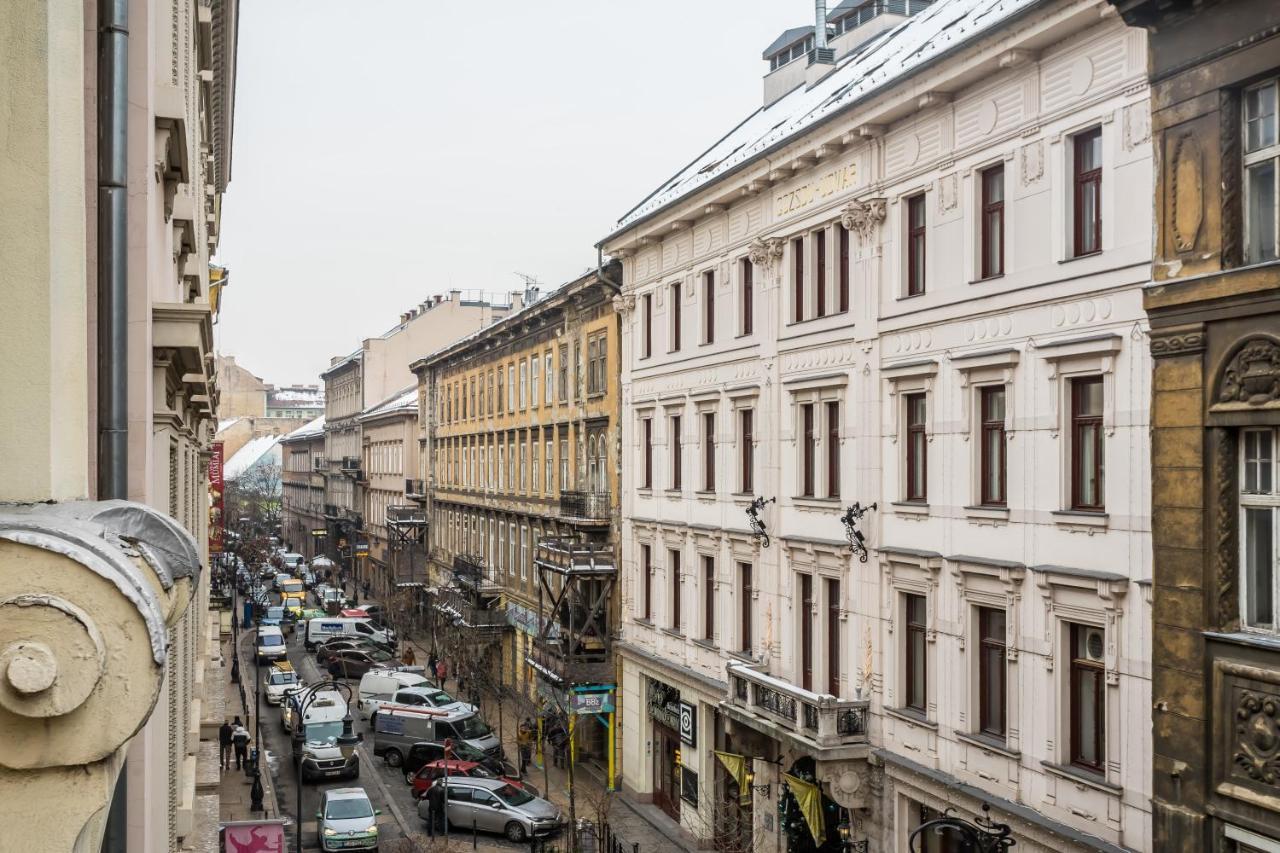 Luxury Apartment With Free Garage And Balcony In The Center Budapest Bagian luar foto