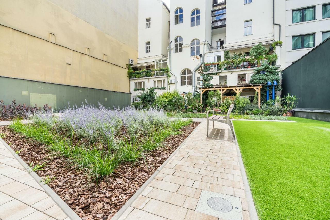 Luxury Apartment With Free Garage And Balcony In The Center Budapest Bagian luar foto